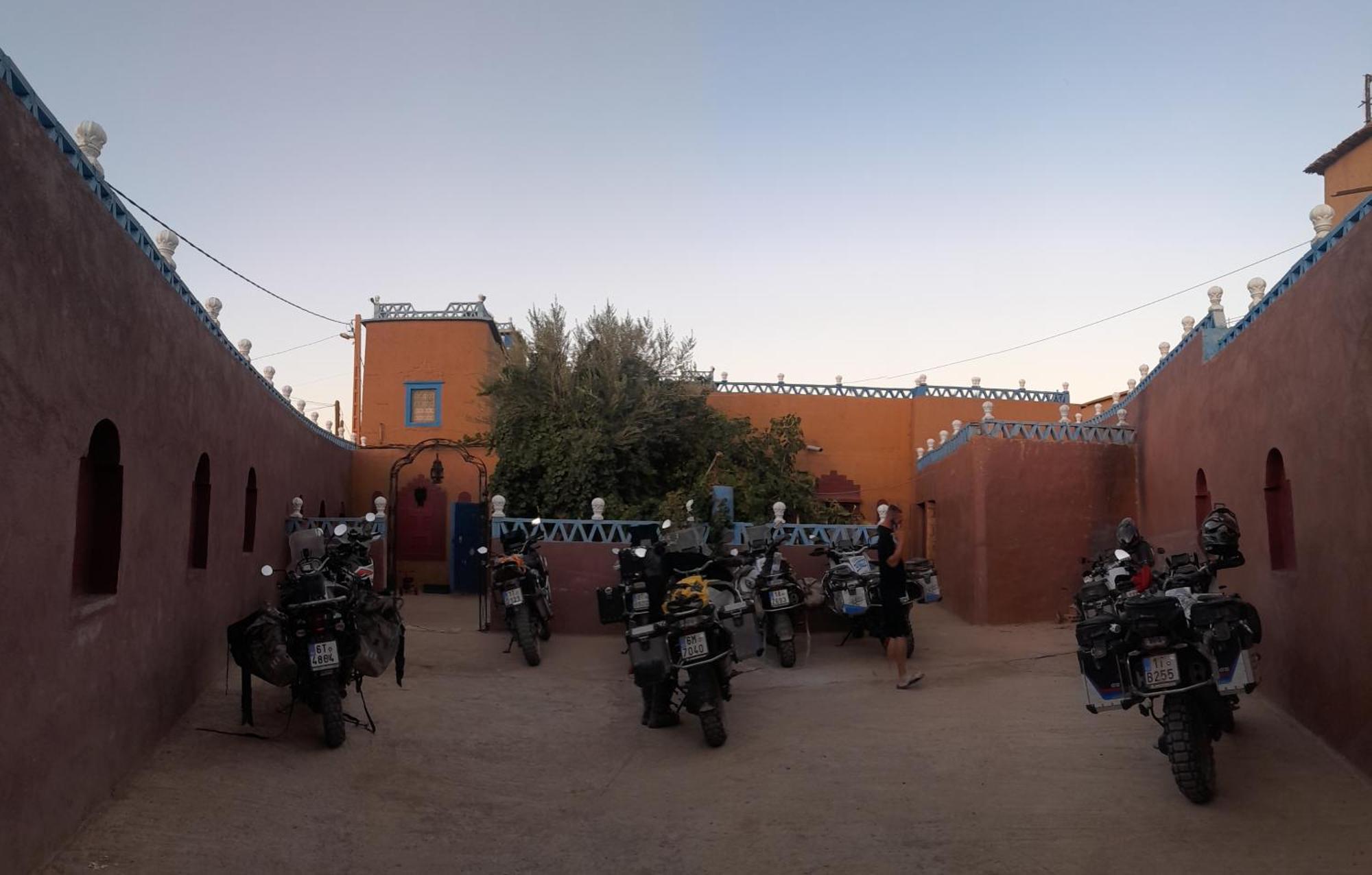 Riad Dades Birds Boumalne Dades Luaran gambar