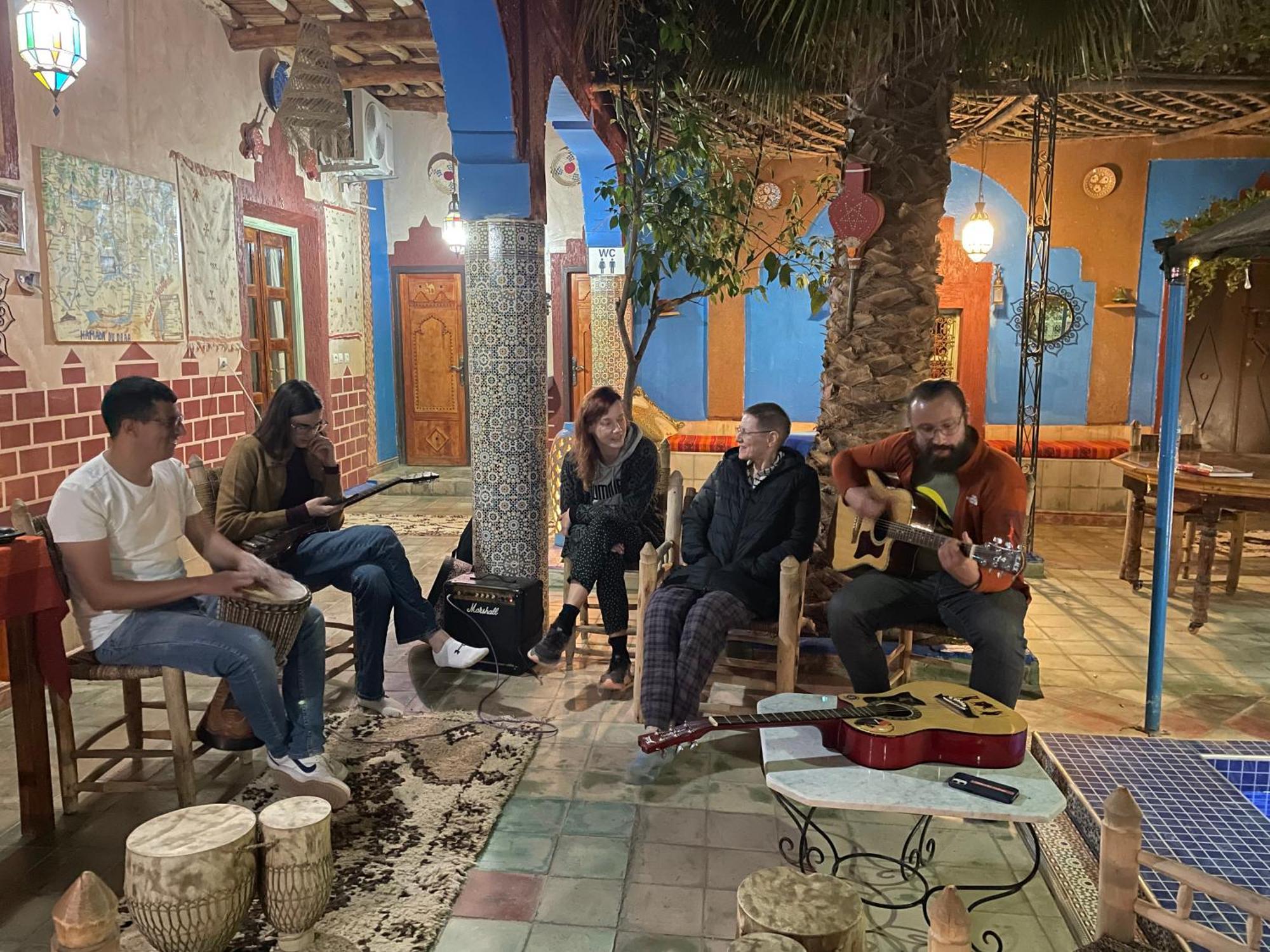 Riad Dades Birds Boumalne Dades Luaran gambar